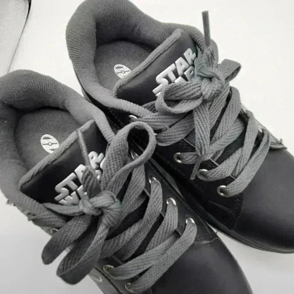 Cool! Heelys Star Wars Mandalorian Black Skater Shoe Sneakers Size 4 Yth - Picture 12 of 12